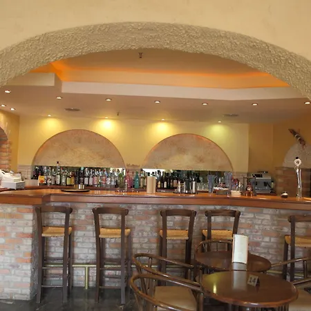 Erato Otel Goúrnes